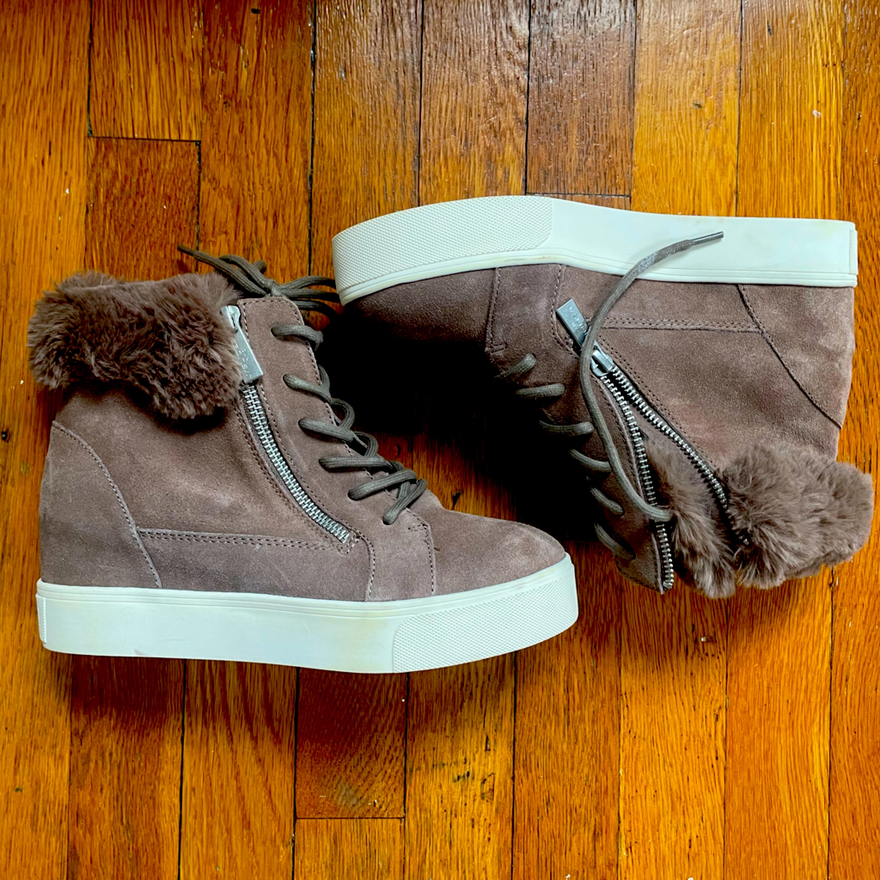 Brand New Jslides Sarah Taupe